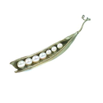Pea Pod Pin with Seven Pearl Peas
