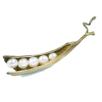Pea Pod Pin with Five Pearl Peas